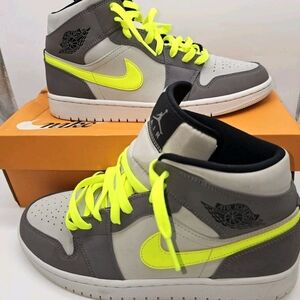 Air Jordan 1 Mid “Gunsmoke Volt” Grey Neon Yellow 554724-072 Men’s US 9